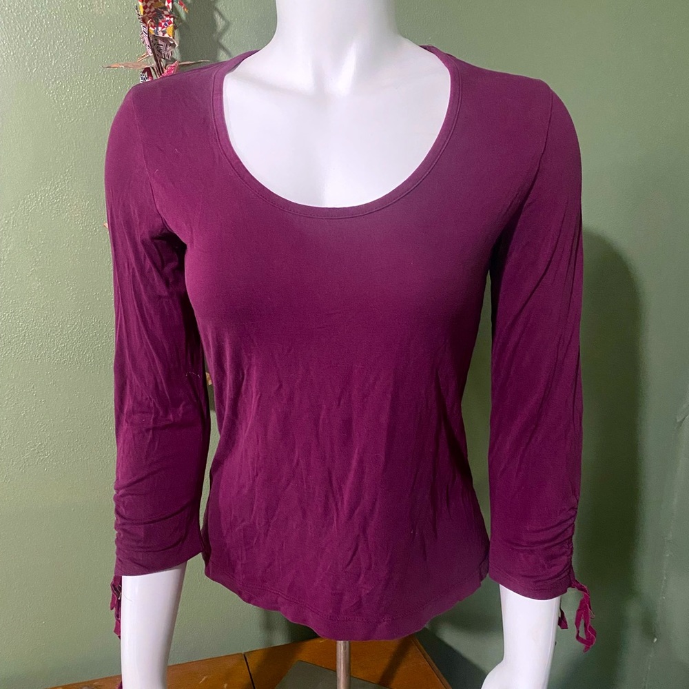 Banana Republic Burgundy 3/4 sleeve top with ruched arm detail